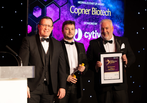 CEO & CTO receiving MediWales Innovation Award